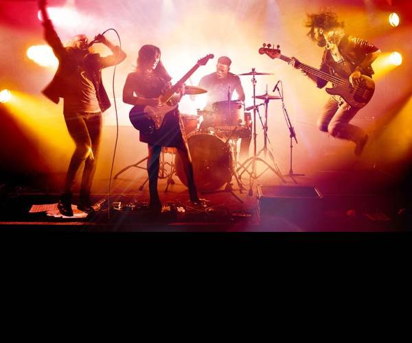 ROCK BAND 4